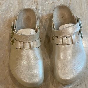 Birkenstock Kids Shoes in Metallic Cream